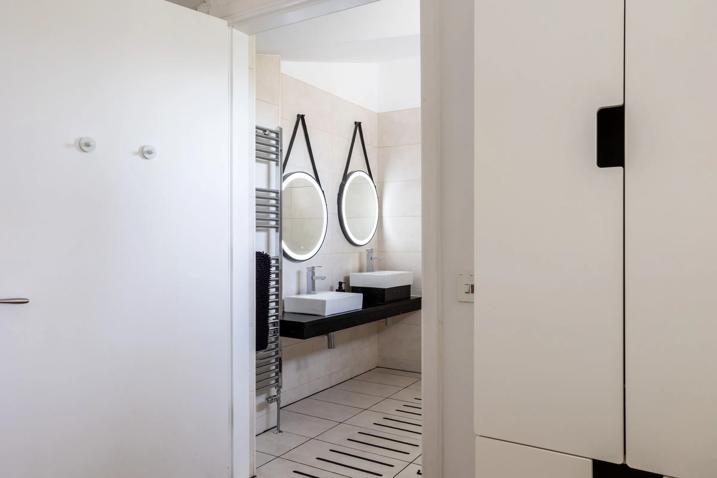 Owain's Lake View - View into bathroom - Llanfaelog