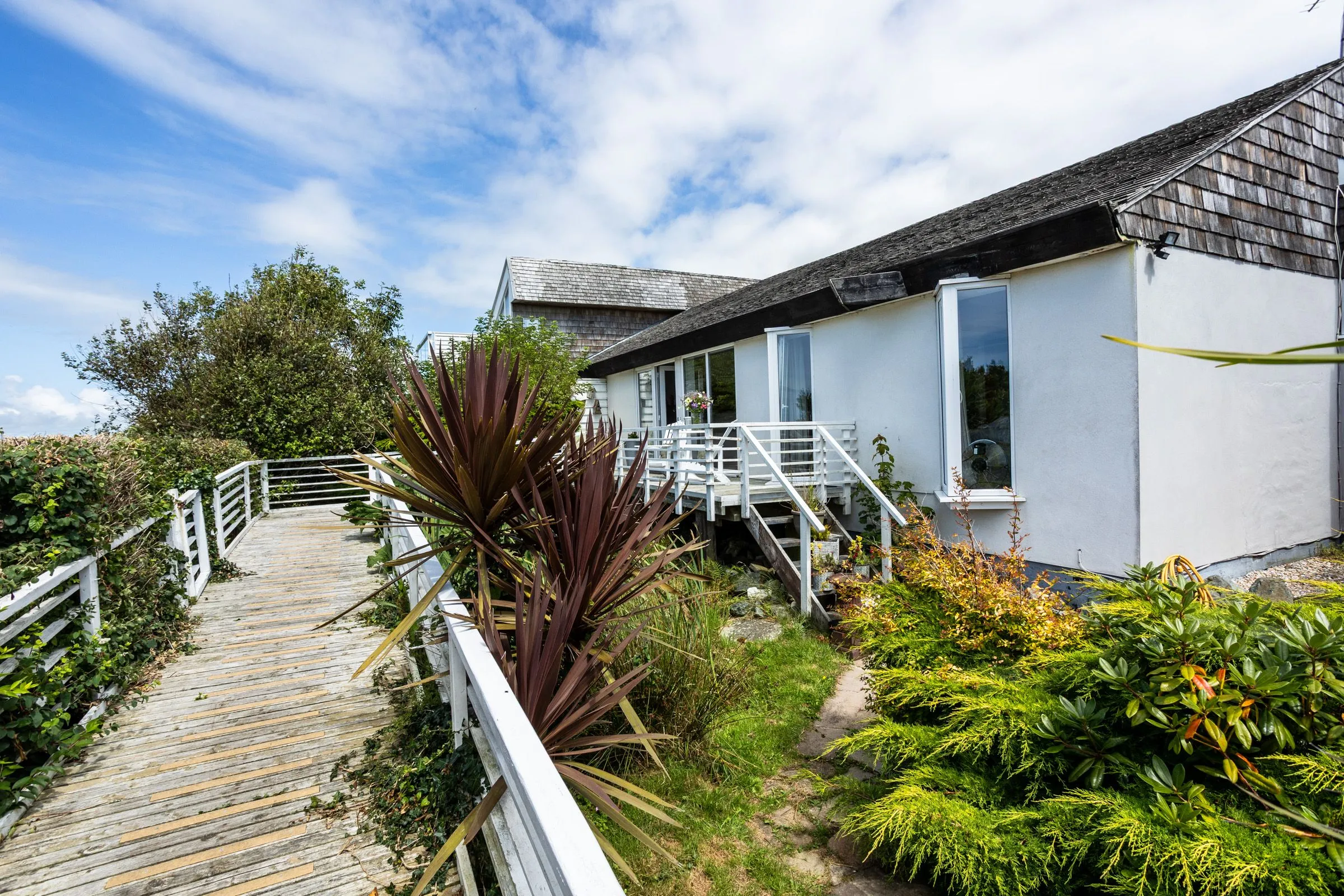 Owain's Lake View - outside in - Llanfaelog