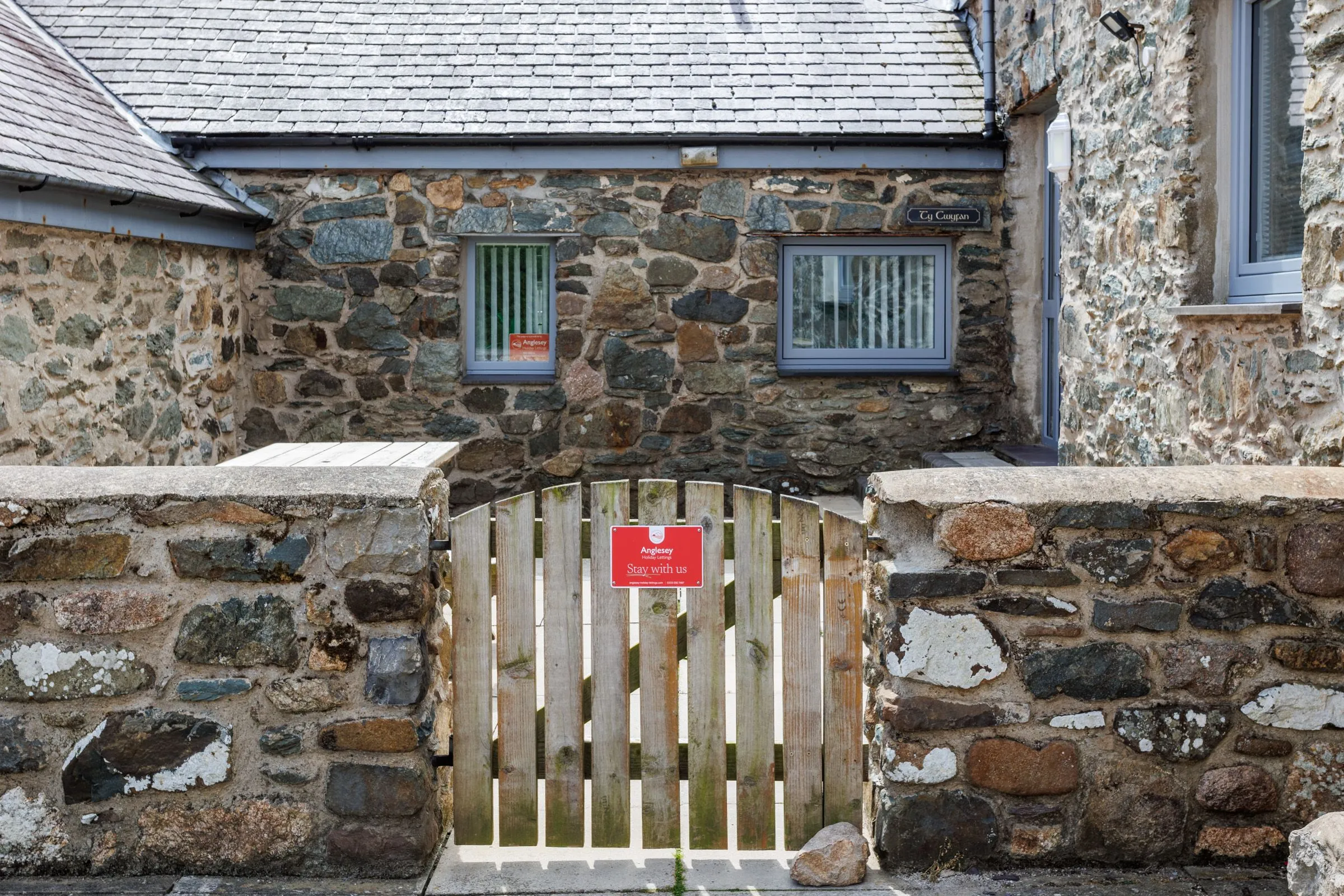 Ty Cwyfan Front Gate