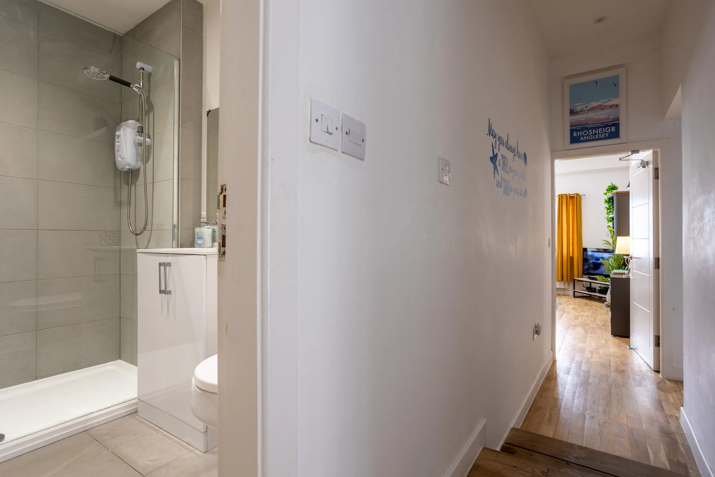 Surf's Edge - hallway to lounge