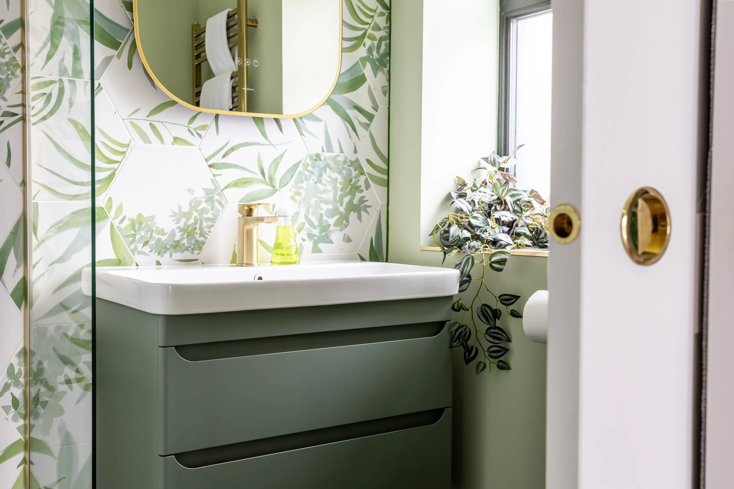 Bluebells - ensuite detail