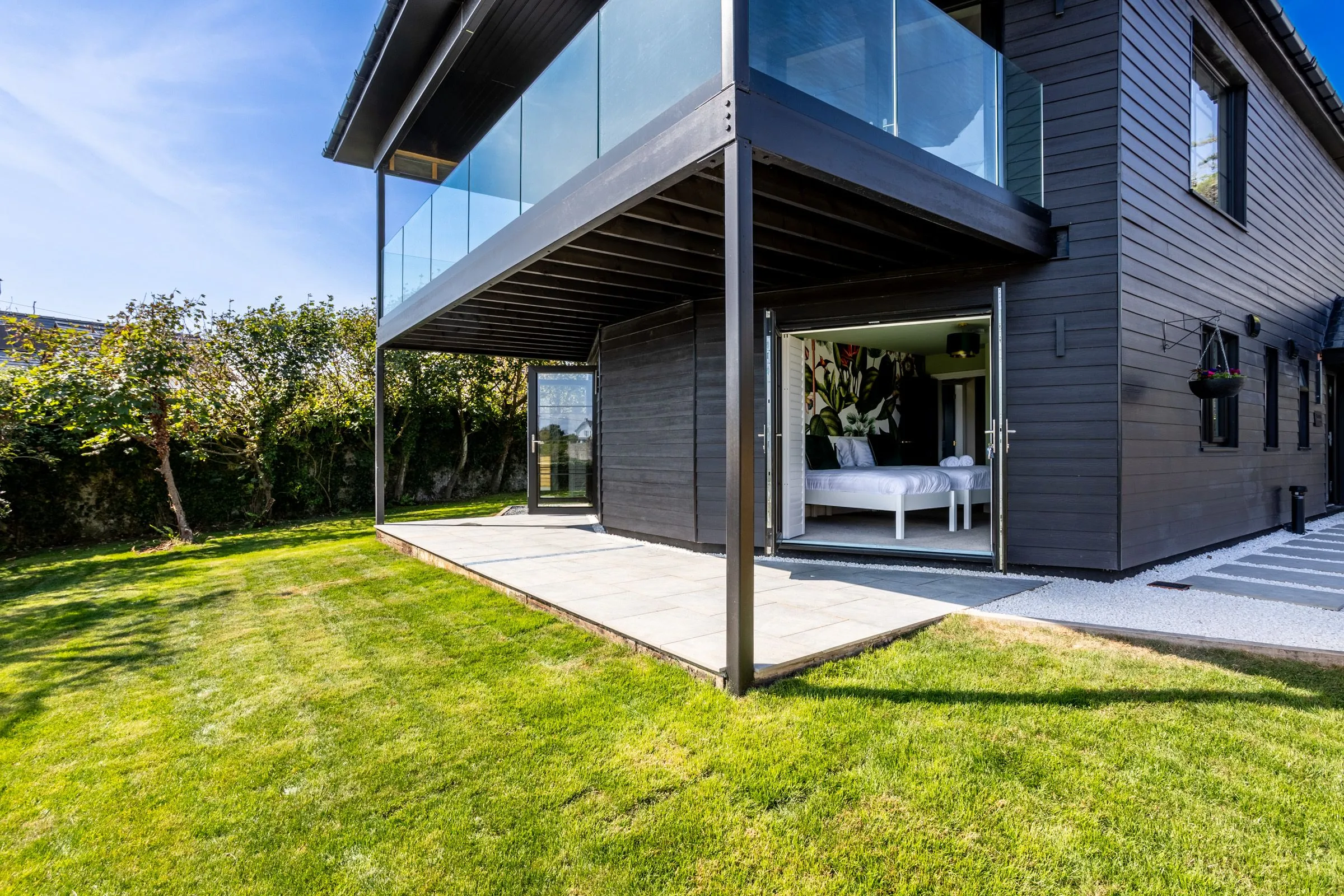 Bluebells - Exterior into twin room