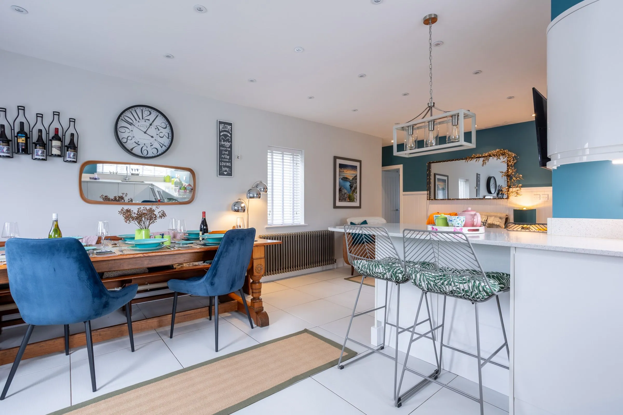 Monfa Dining Table