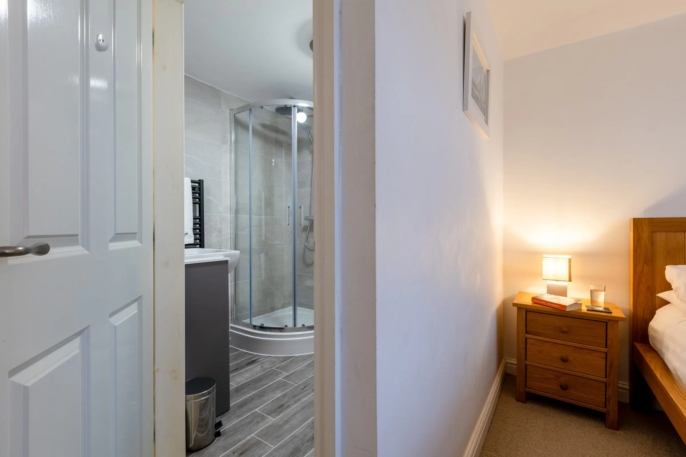 Ancones downstairs double bedroom shower