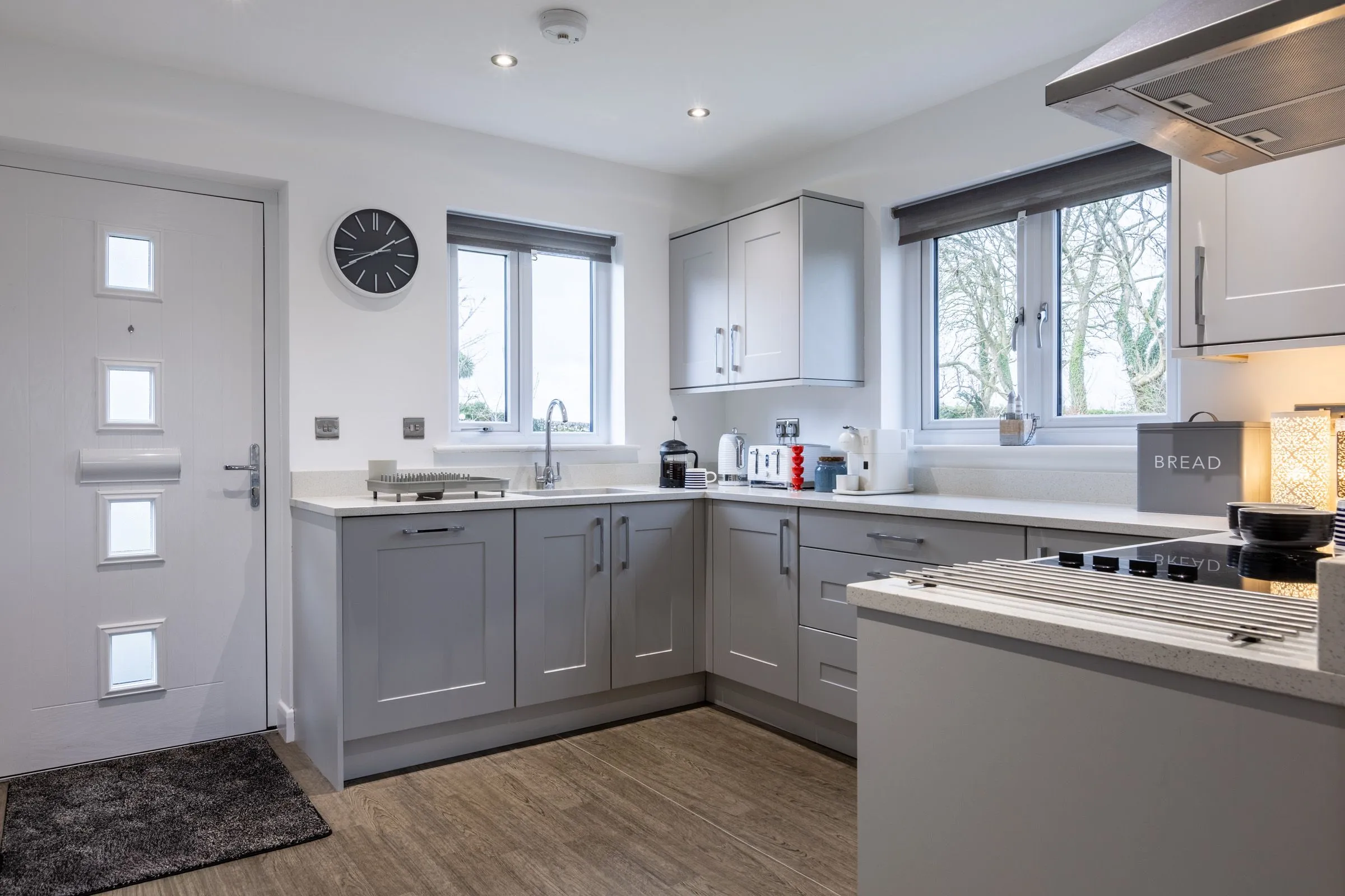 Ty Wawr - kitchen to front door 