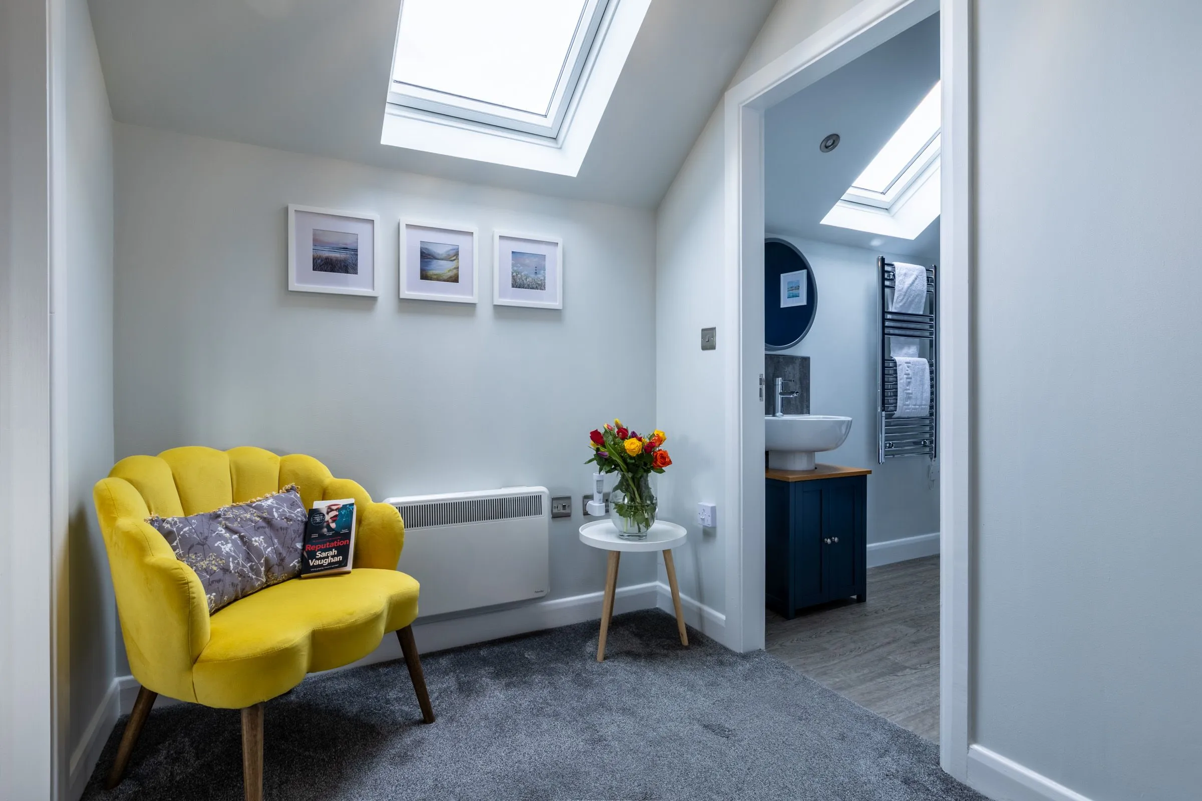 Ty Wawr - Landing to Bathroom 