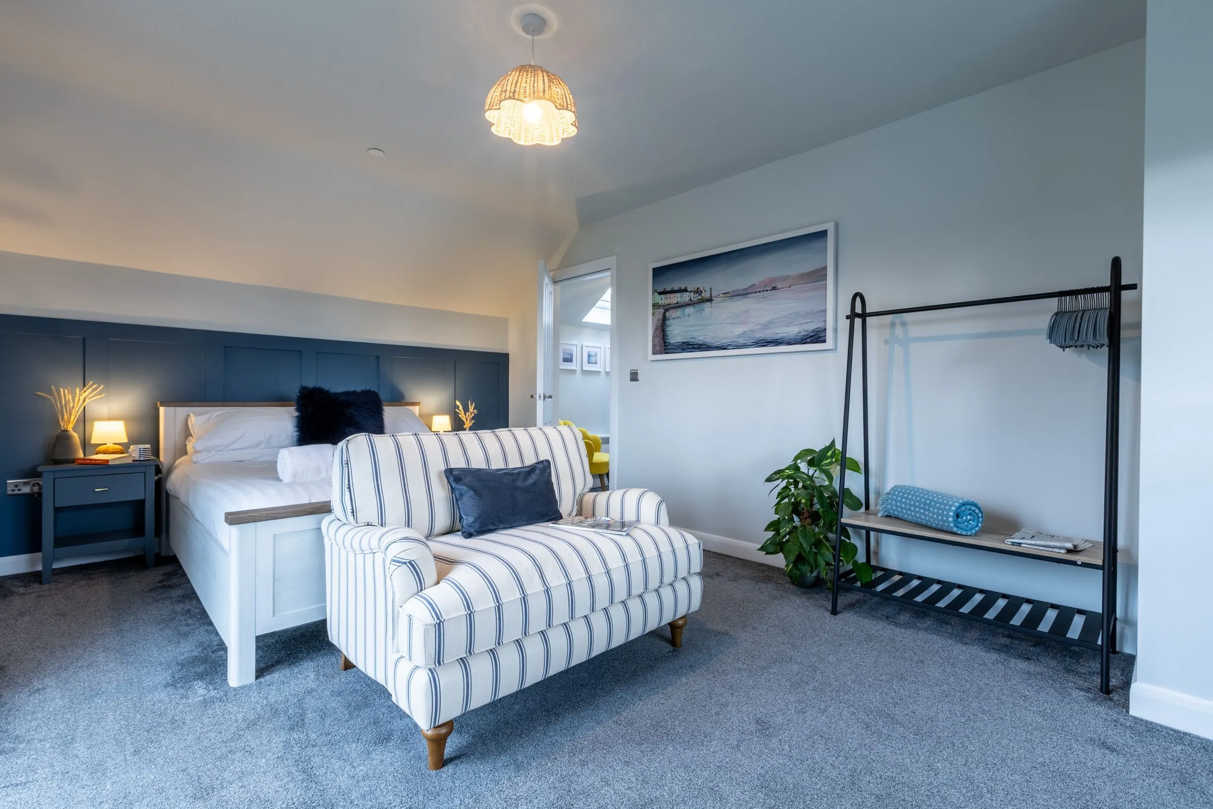 Ty Wawr - King Room Storage