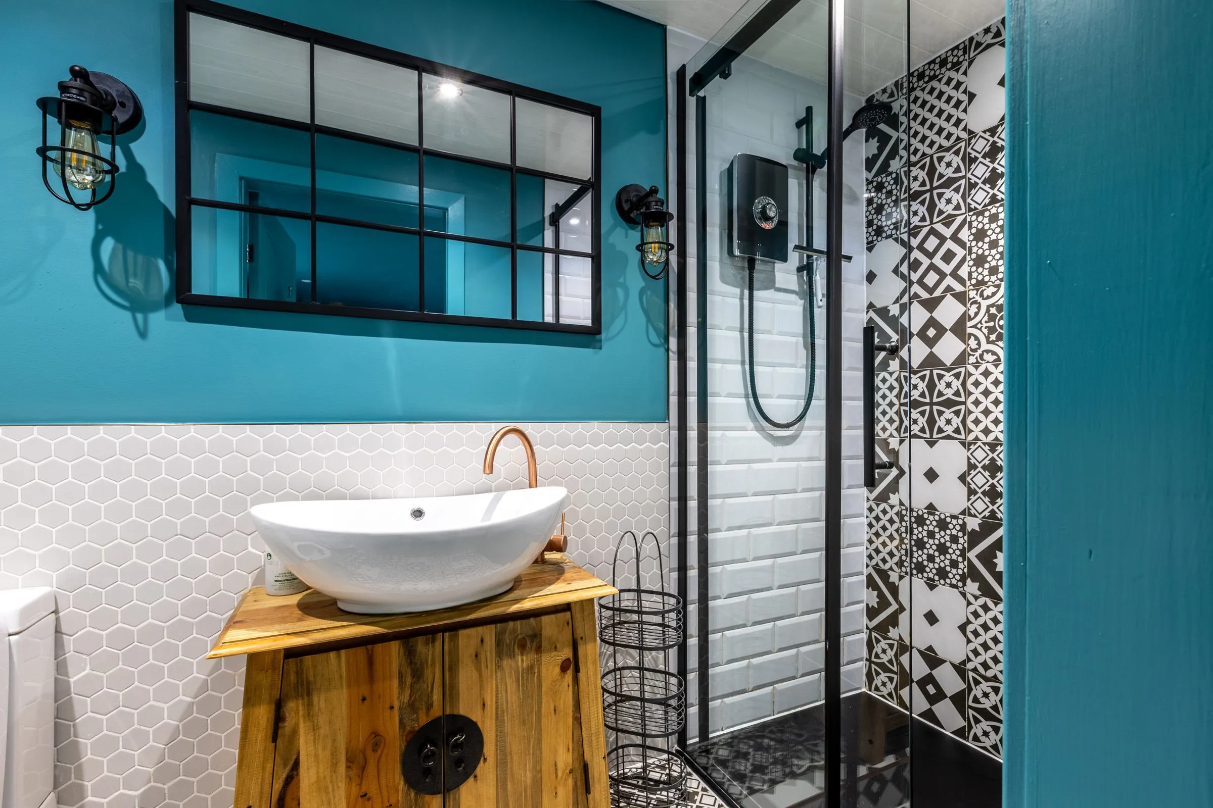 Coed Y Llan Ensuite Shower room 