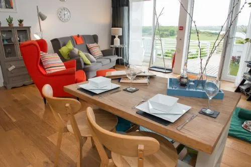 Owain's Lake View - Dining Room Living Room 