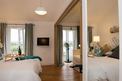 Owain's Lake View Bedroom - with mirror