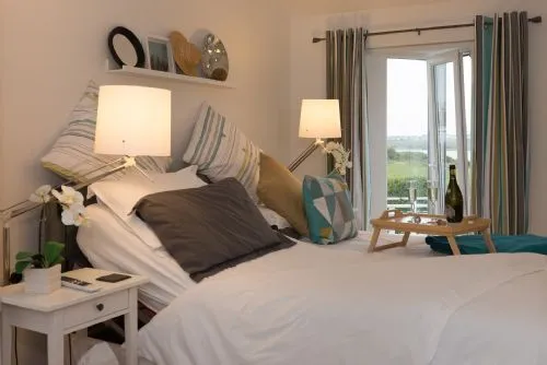 Owain's Lake View - Extra bed