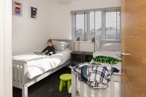 Cadair Arthur - twin bedroom child on bed