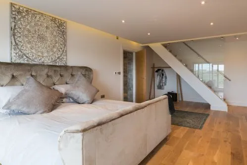 Cadair Arthur - master bedroom downstairs