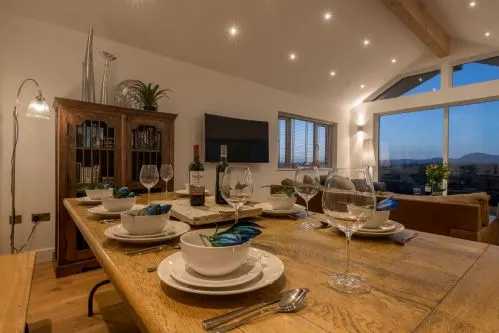 Cadair Arthur dining table