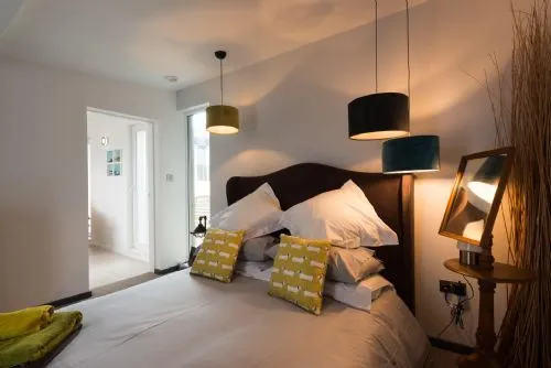 Bryn Bach Bedroom mood lighting
