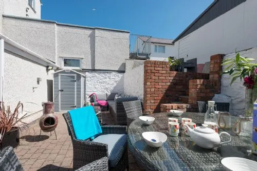 Maelog Villa Outside Dining - Rhosneigr 