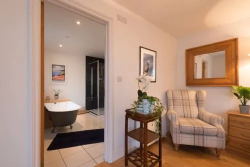 Morwennol - downstairs bedroom to ensuite