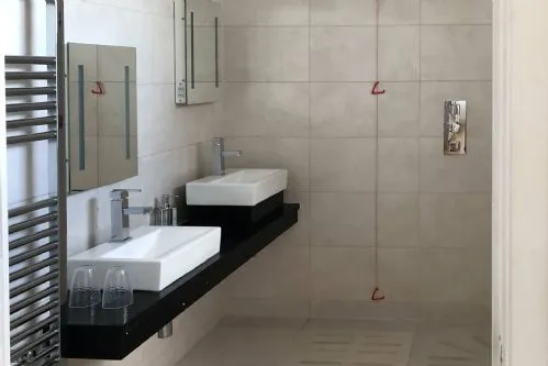 Owain's Lake View Bathroom - Bathroom