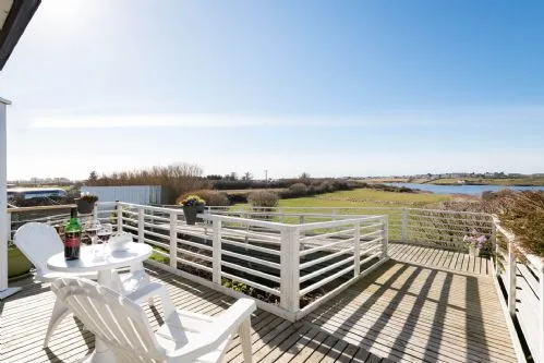 Owain's Lake View - Furniture on terrace