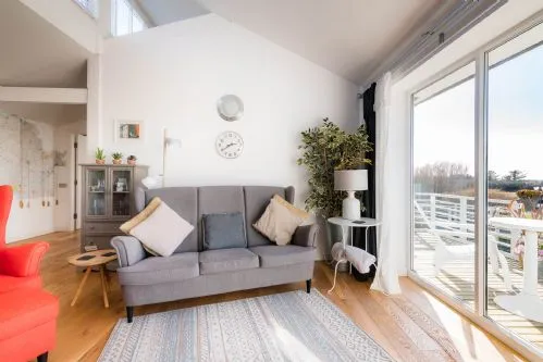 Owain's Lake View - Sofa 