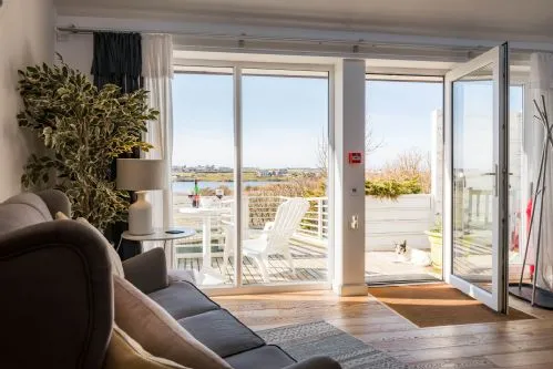 Owain's Lake View - Patio doors 