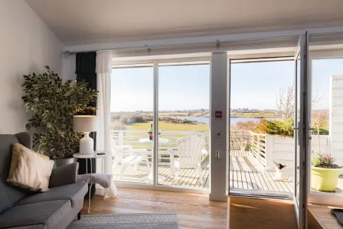 Owain's Lake View - Living Room