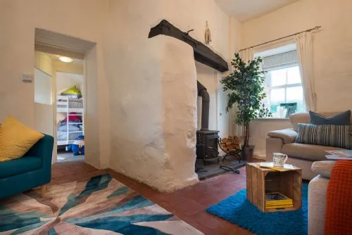Tyn Lon Living Room Fireplace