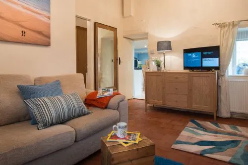 Tyn Lon Living Room Sofa