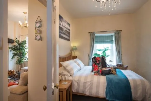 Tyn Lon Master Bedroom
