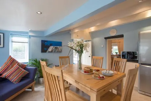 Tyn Lon Dining Area