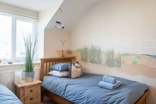 Tides Reach Twin Bedroom Mural - Rhosneigr 