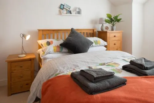 Tides Reach Master Bedroom Bed - Rhosneigr 