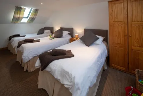 Y Stabl - Triple Bedroom