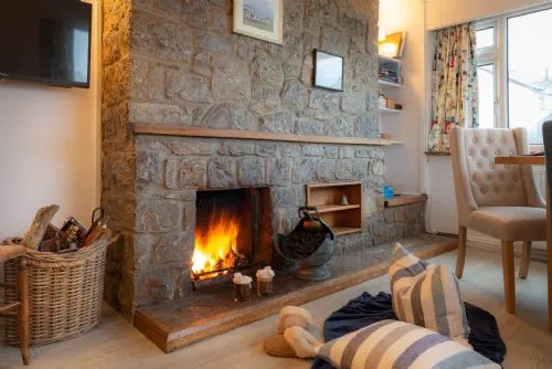 Marimar - Living Room Fireplace