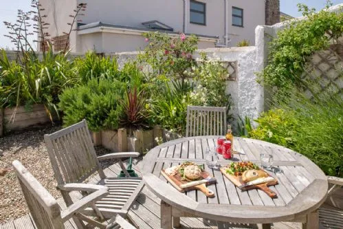 Morwennol - garden furniture
