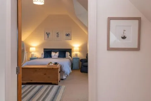 Lagwn Glas master bedroom from landing
