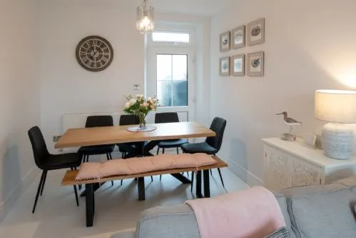 Lakeview - Dining Area