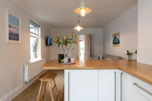 Lakeview Kitchen breakfast bar