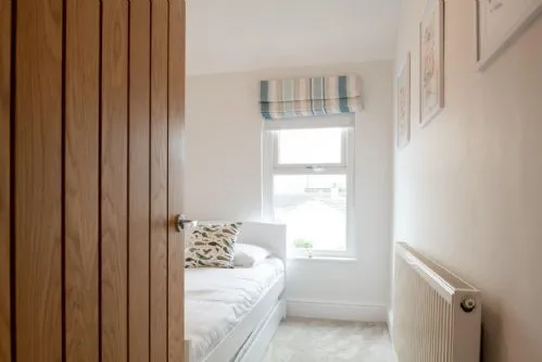 Lakeview Single bedroom