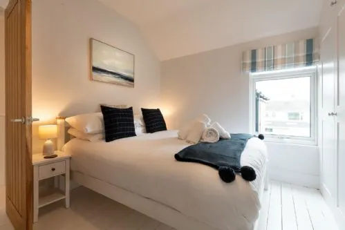 Lakeview Bedroom 1