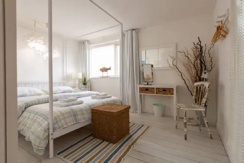 Driftwood downstairs Bedroom