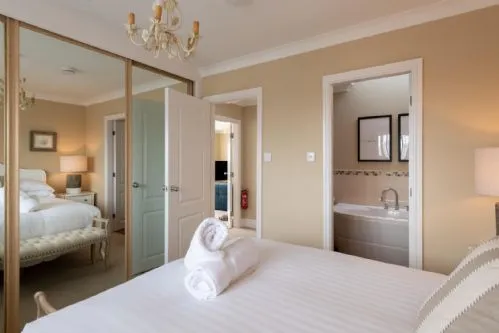 Sand Dollar - King bedroom