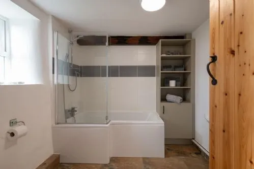 Bryn Lon Mawr - bryn lon bathroom
