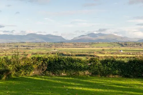 Ty Fferam Bailey view of snowdonia mountains