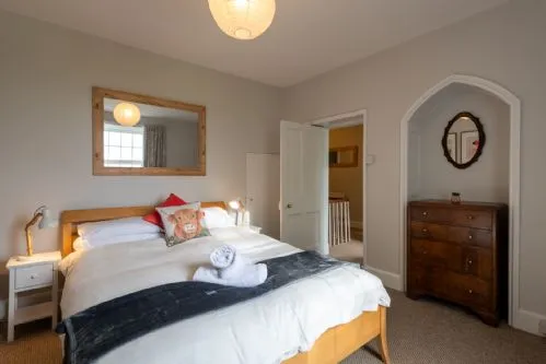 Ty Fferam Bailey King Bedroom