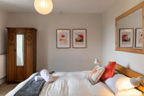 Ty Fferam Bailey King Bed