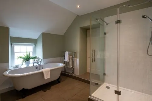 Ty Fferam Bailey Bathroom