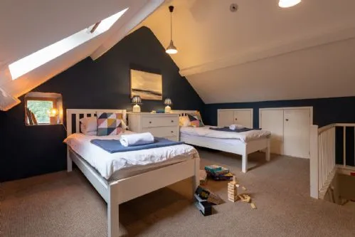 Ty Fferam Bailey 2nd floor twin bedroom