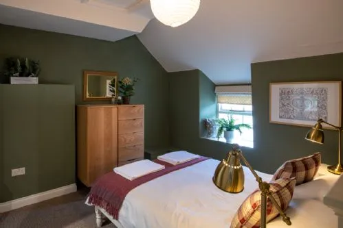 Ty Fferam Bailey King Bedroom
