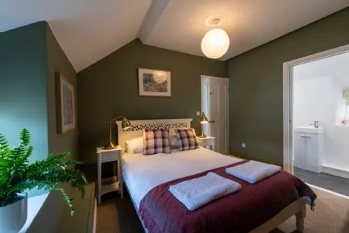 Ty Fferam Bailey King Bedroom with En-suite